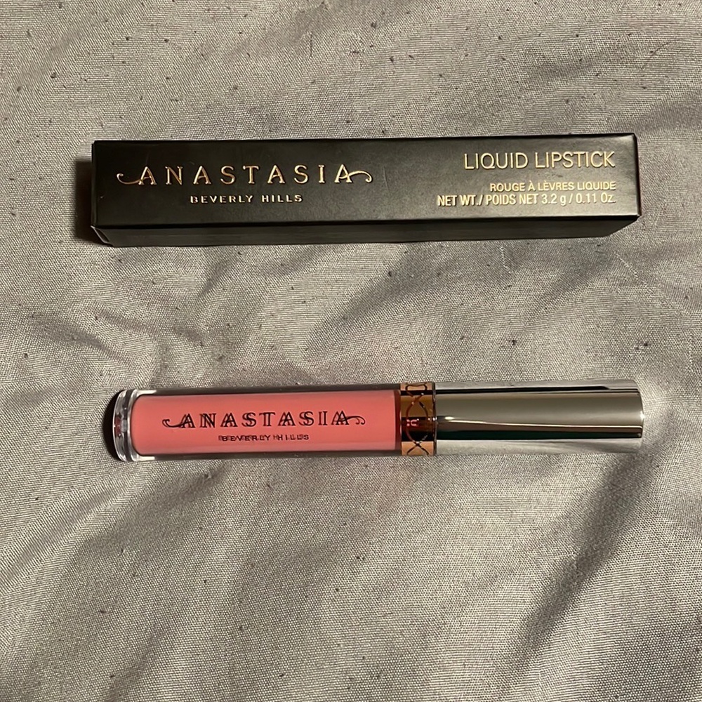 Anastasia Beverly Hills liquid lipstick in Dusty Rose